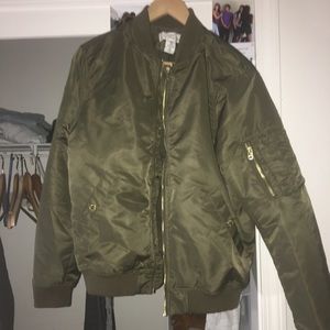H&M Olive Bomber 🖤